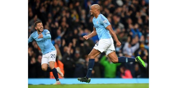 Le milieu de terrain devient un classique de l'excellent capitaine Le milieu de terrain devient un classique de l'excellent capitaine